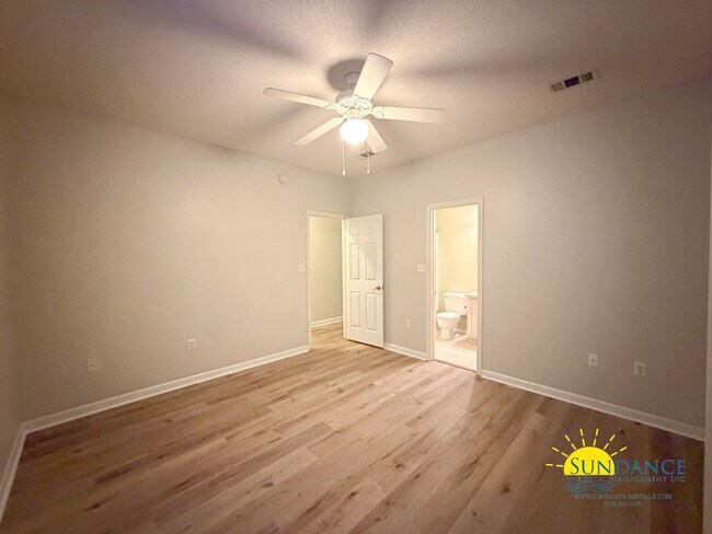 Building Photo - Updated 2 Bedroom Home in Fort Walton Beach!