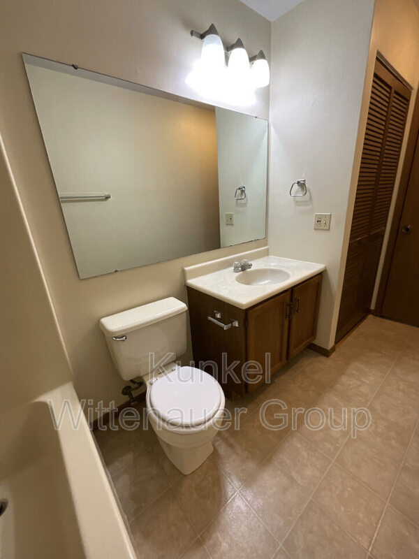 Building Photo - 251 Eagle Ridge