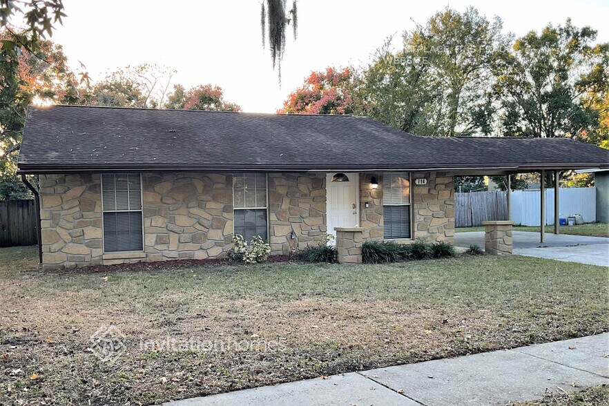 Primary Photo - 714 Valley Hill Dr