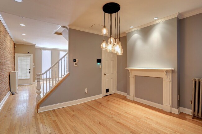 Building Photo - (2BD/1.5BA) Fabulous Patterson Park Townhome