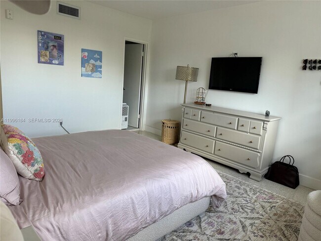 Building Photo - 9700 W Bay Harbor Dr