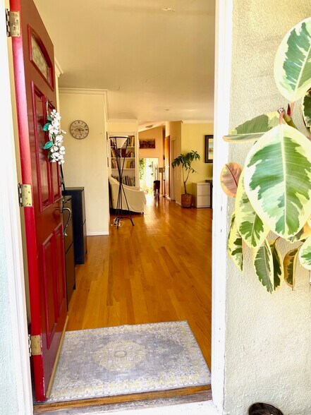 Entrance - 1136 8th St