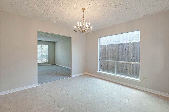Building Photo - 22610 Deville Dr