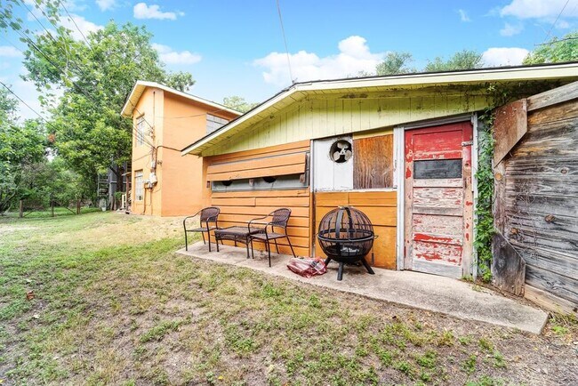 Building Photo - 1401 Ashwood Rd