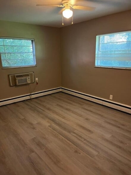 Building Photo - 4790 Clevesdale Dr