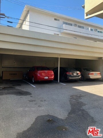 Building Photo - 1315 N Poinsettia Pl
