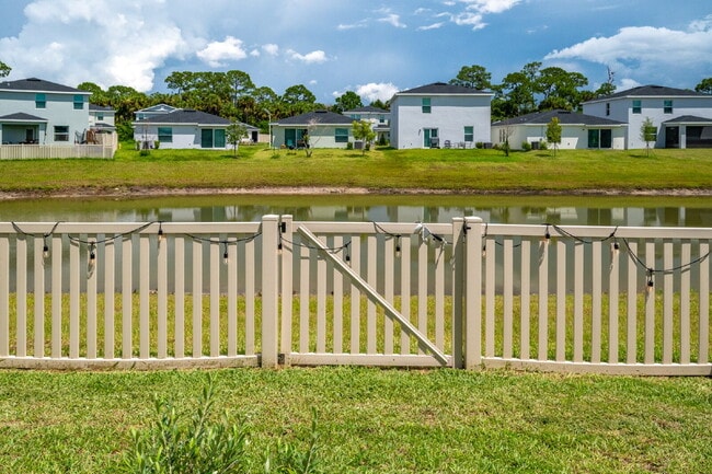 Building Photo - 3/2 in gated Tillman Lakes!