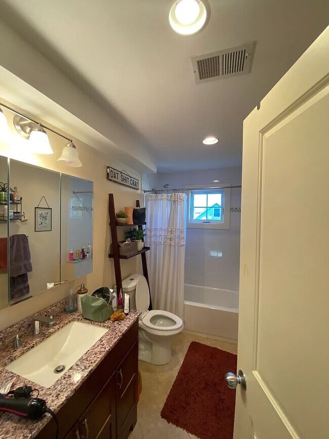 Building Photo - No Brokers Fee, No Security Deposit, In-Unit Washer and Dryer, Central Heat/AC, One Parking is In...