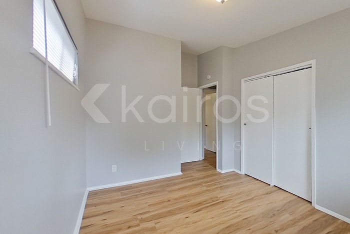 Building Photo - 425 St Edward Ln