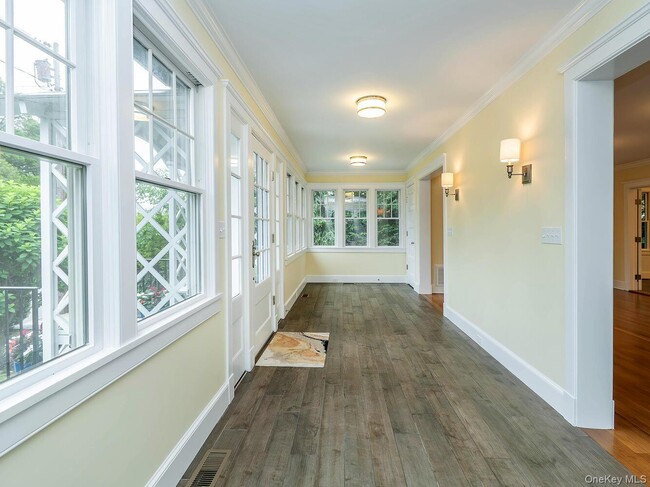 Building Photo - 29 Birch St