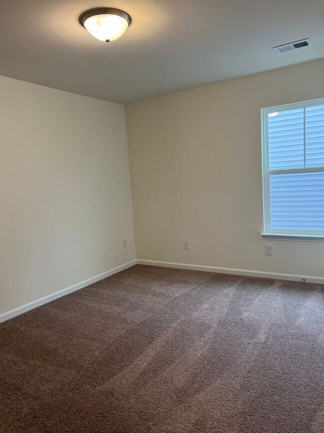 Building Photo - 6039 Haddington Dr