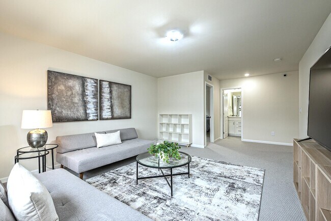 Building Photo - 737 Haywood Dr