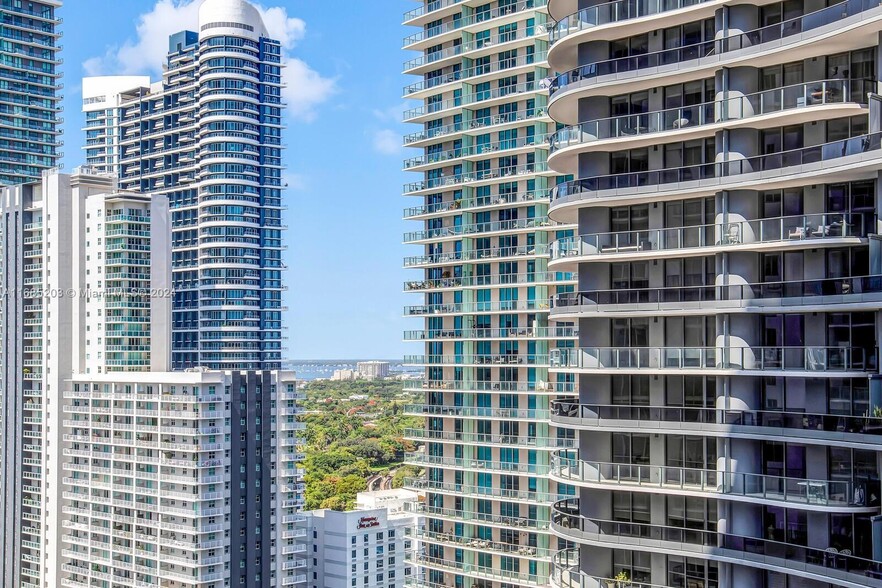 Building Photo - 1010 Brickell Ave