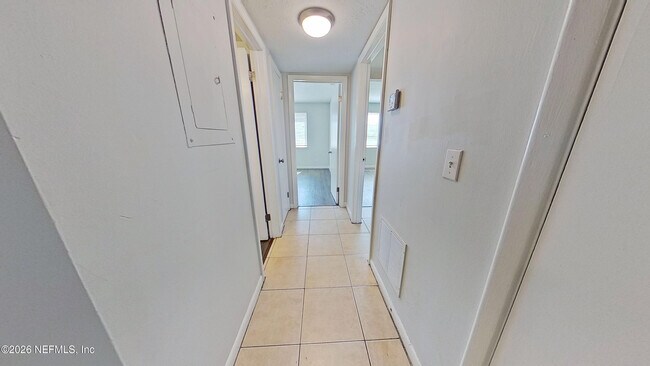 Building Photo - 2216 Spring Park Rd