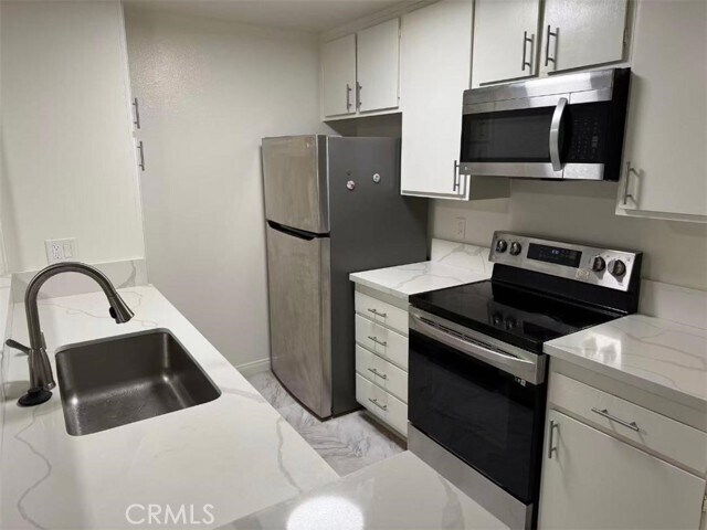 Building Photo - 4900 Overland Ave