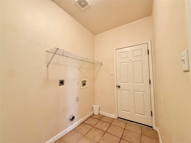 Building Photo - 4025 Meadow Bluff Way