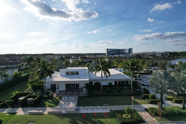 Building Photo - 2074 Dickens Terrace