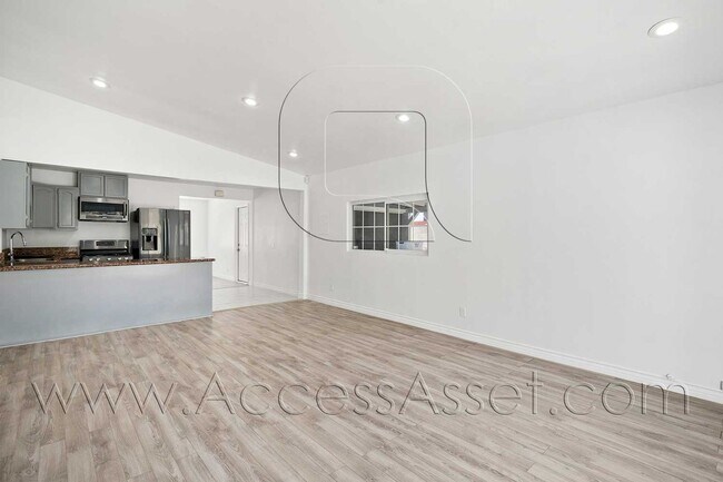 Building Photo - Spacious 3-Bedroom Torrance Home with Private Yard & Modern Interior