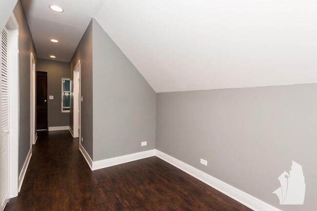 Building Photo - 3 bedroom in Chicago IL 60642