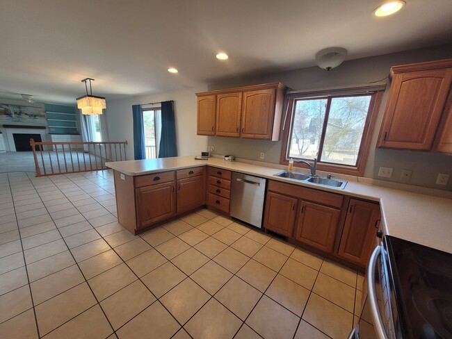 Building Photo - 2255 Vesterheim St