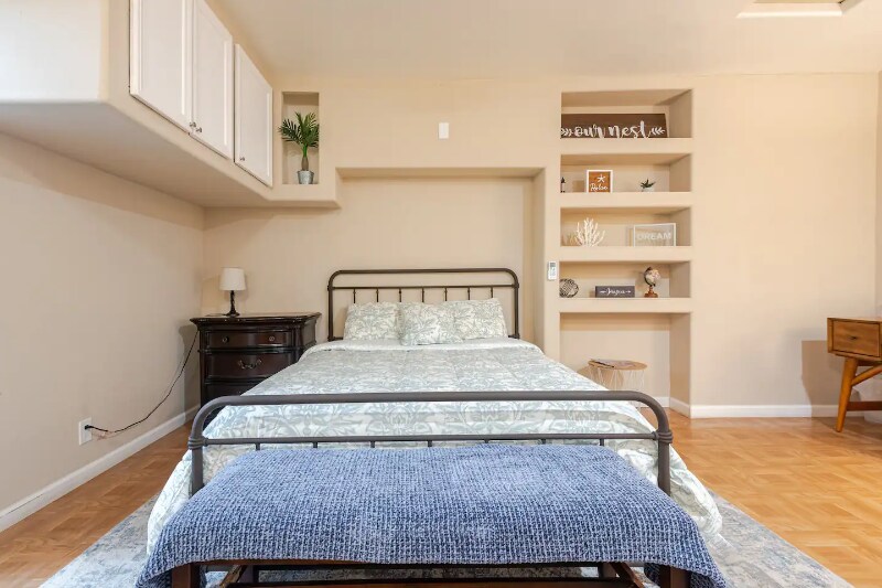 Building Photo - 769 Highland St