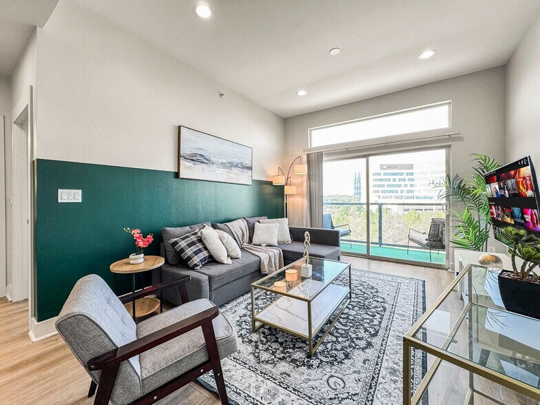 Primary Photo - 2901 Indiana St