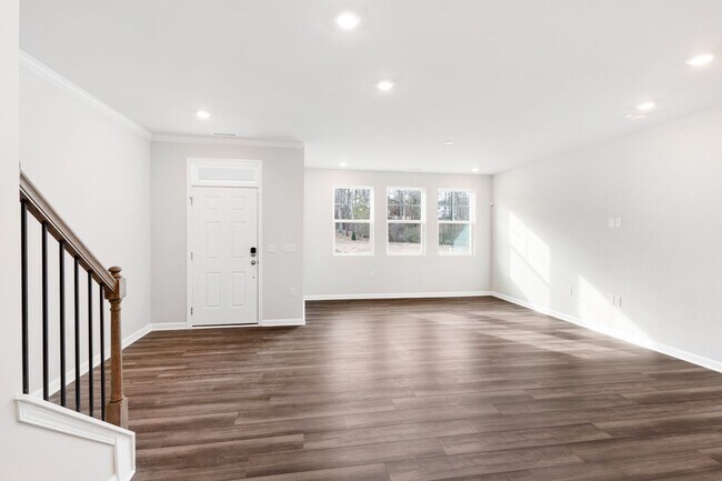 Building Photo - Move-In Ready 4-Bedroom Townhome in Rosedale!