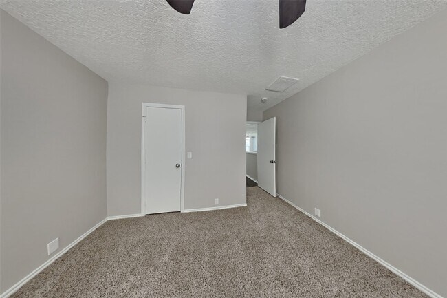 Building Photo - 14938 Sugar Mist Ln