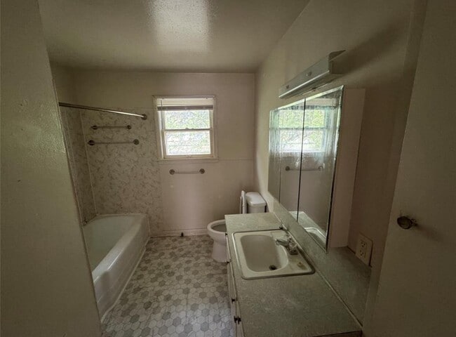 Building Photo - 500 Tanner Ave