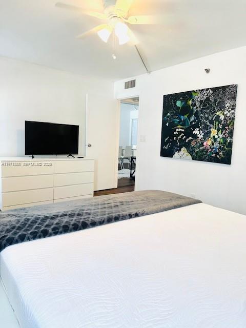 Building Photo - 2625 Collins Ave