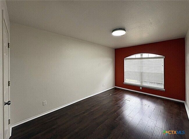 Building Photo - 2404 Griffin Dr