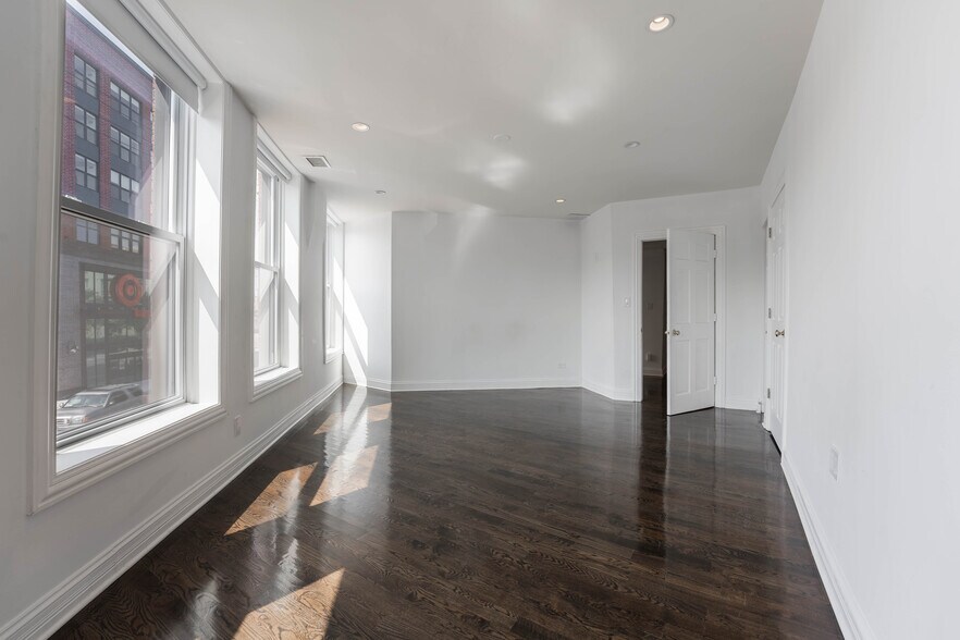 Building Photo - 2450 N Milwaukee Ave