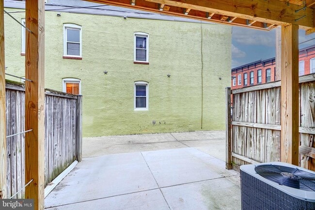 Building Photo - 118 W Fort Ave