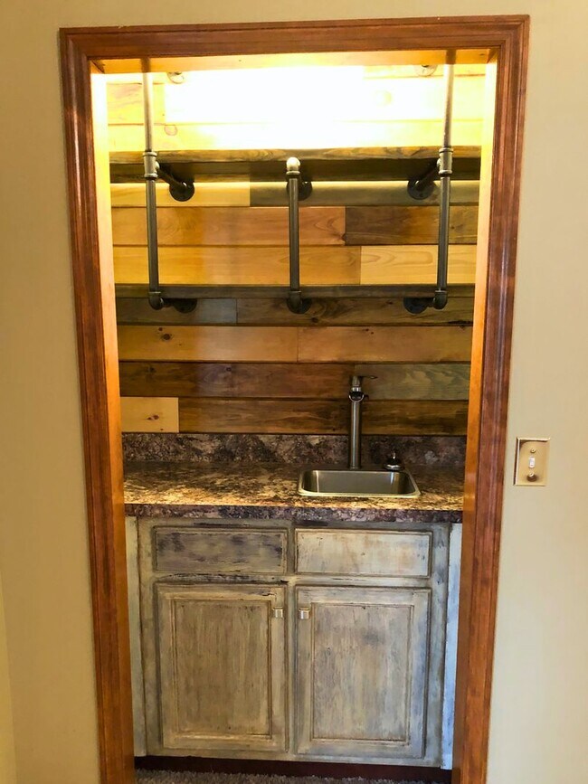 Building Photo - 3/2 home with a fenced in yard!