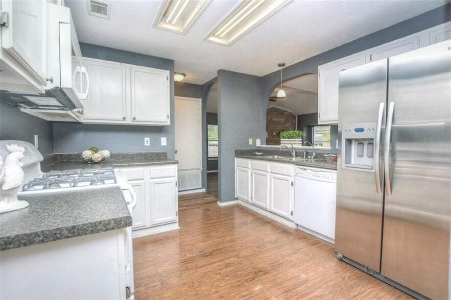 Kitchen - 2010 Elder Way