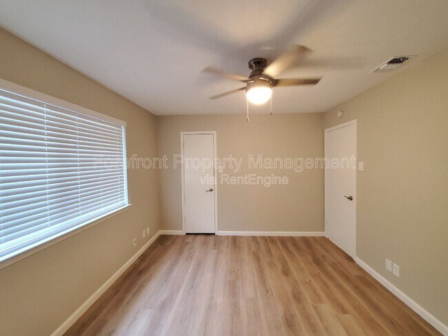 Building Photo - 5715 Lochmoor