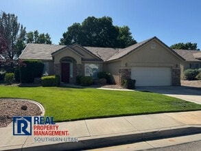 Building Photo - Charming Home is St. George