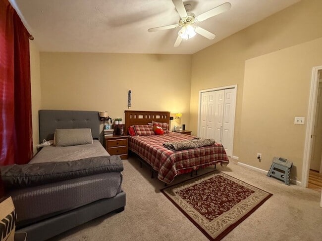 Building Photo - Comfort, Convenience, and Great Location!!