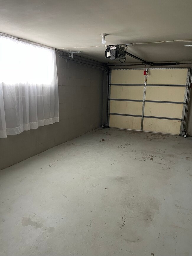 Building Photo - 117 Briarwood Dr