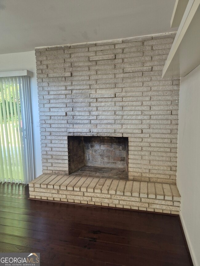 Building Photo - 2357 Crestcliff Dr