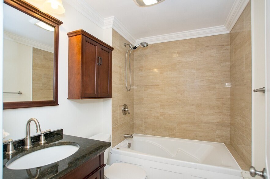 Building Photo - 388 Marlborough St
