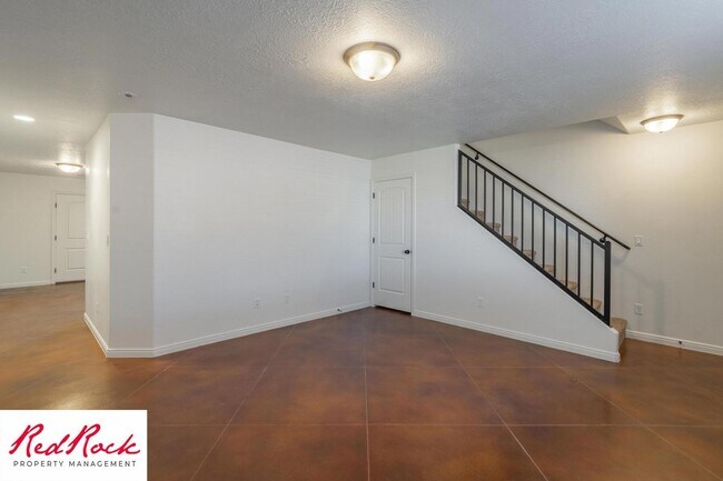 Building Photo - DOG-FRIENDLY 3 Bedroom Townhome with INTERNET INCLUDED!