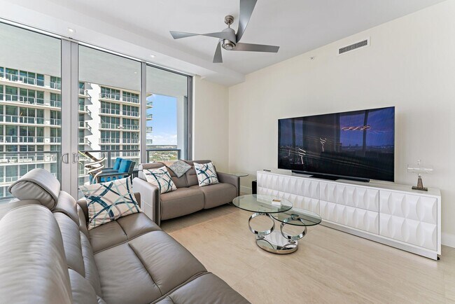 Building Photo - 3100 N Ocean Dr