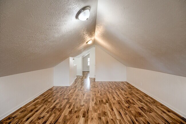 Building Photo - 6931 N 24th St