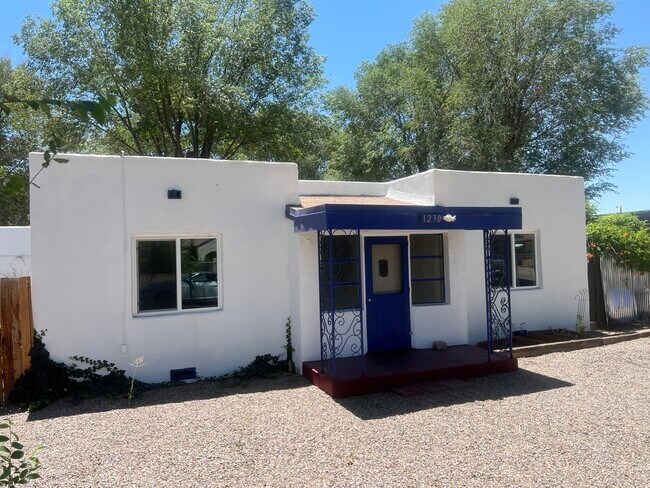 Building Photo - 1230 Montrose Pl SW