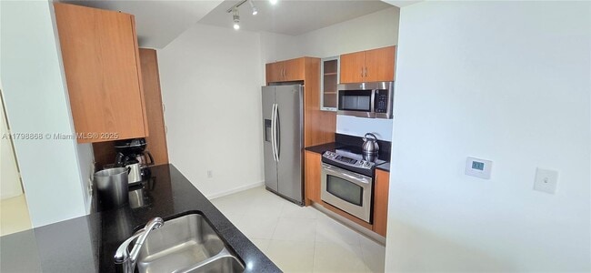 Building Photo - 2775 NE 187th St