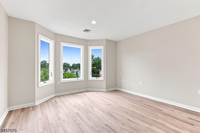 Building Photo - 907 Colonia Rd