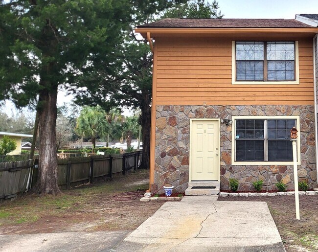 Building Photo - 226 Pelham Rd