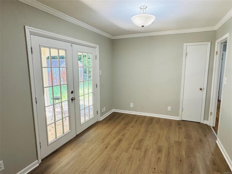 Building Photo - 664 Joryne Dr