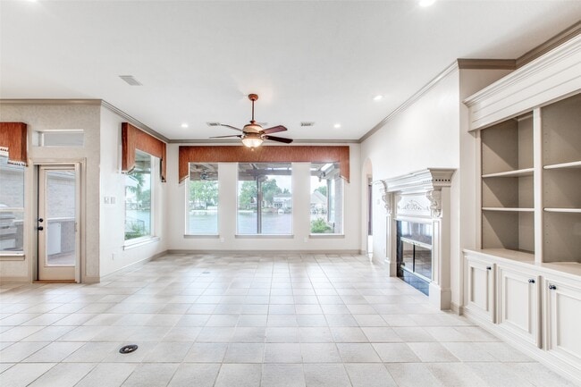 Building Photo - 13661 Lakeside Pl Dr